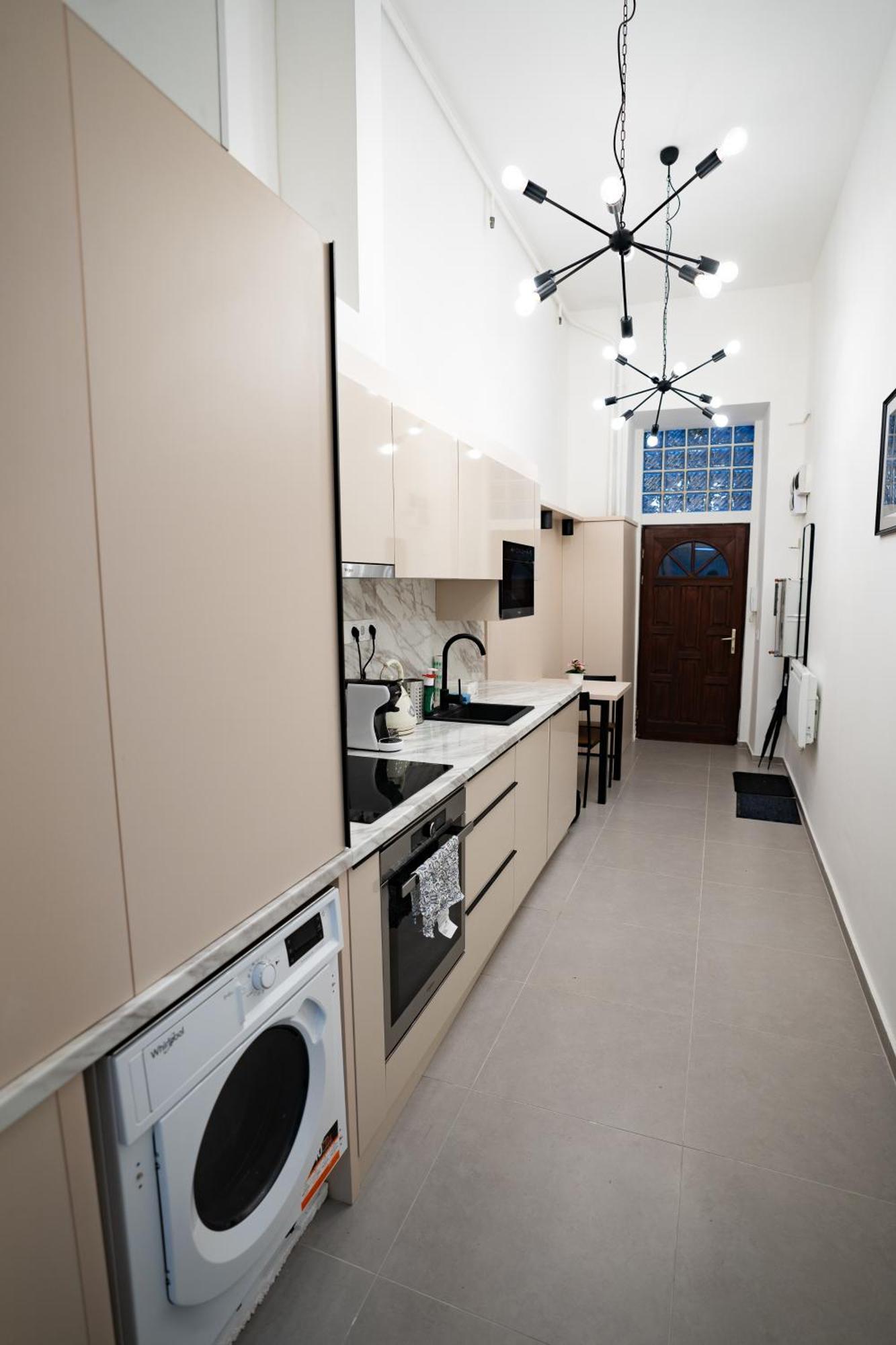 Downtown Double Room Deluxe With Joint Kitchen Budapest Exterior photo
